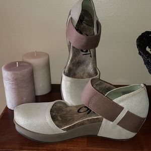 OTBT closed toe wedge